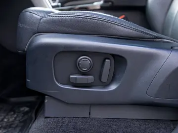 Land Rover Discovery 3.0L SD6 HSE 7 Locuri