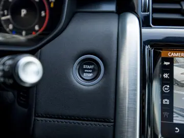 Land Rover Discovery 3.0L SD6 HSE 7 Locuri