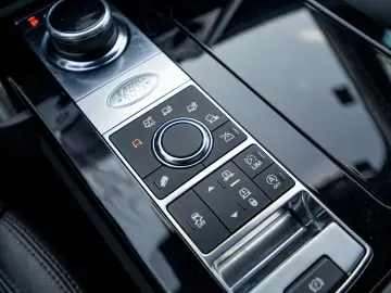 Land Rover Discovery 3.0L SD6 HSE 7 Locuri