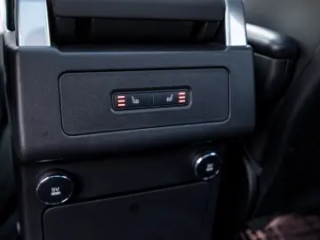 Land Rover Discovery 3.0L SD6 HSE 7 Locuri