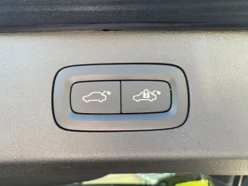 LYNC AND CO 01 192kW El. Panodach Navi Memory Sitze Soundsys