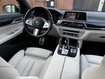 BMW 745