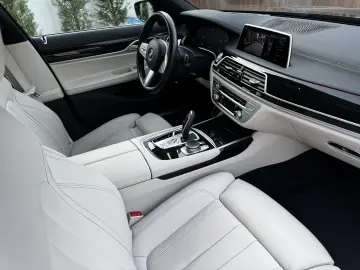 BMW 745
