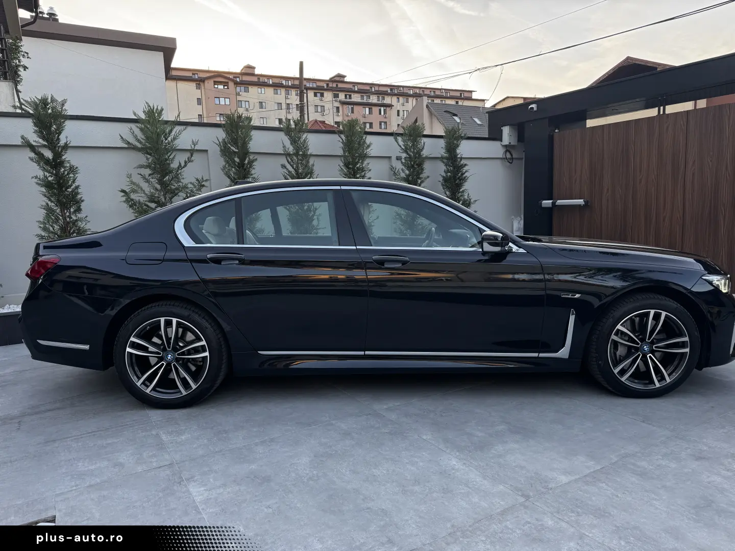 BMW 745