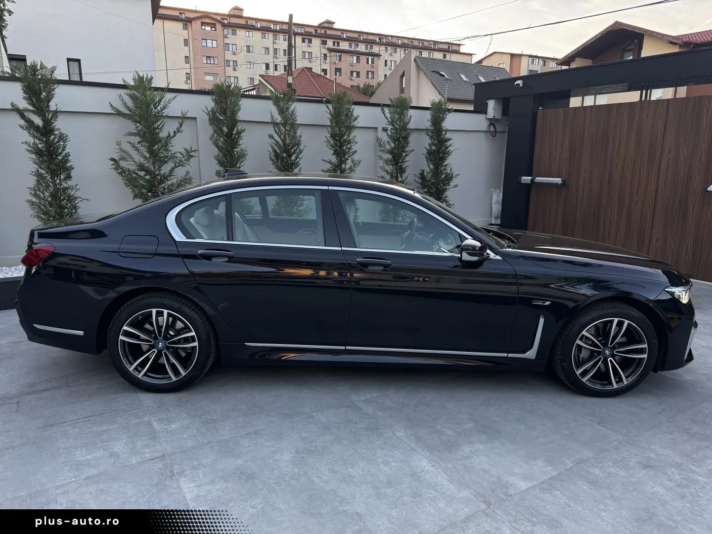 BMW 745