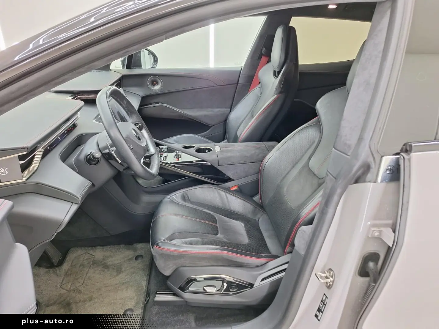 Lotus Eletre - Electric - Automatic - 612 hp - 37.821 km