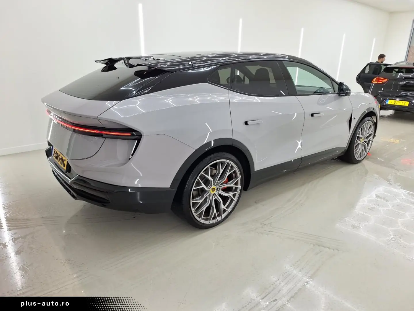 Lotus Eletre - Electric - Automatic - 612 hp - 37.821 km