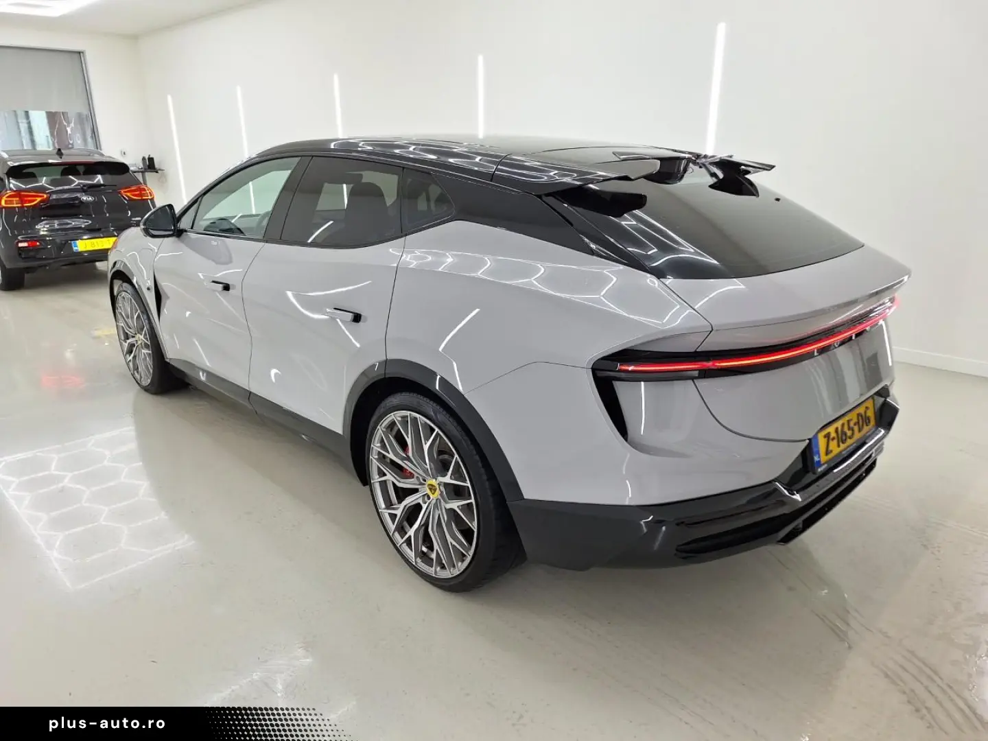 Lotus Eletre - Electric - Automatic - 612 hp - 37.821 km