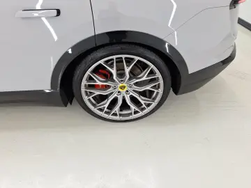 Lotus Eletre - Electric - Automatic - 612 hp - 37.821 km