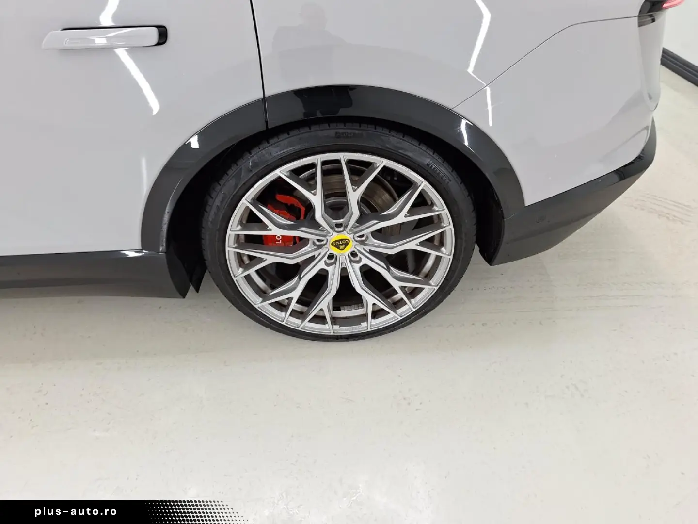 Lotus Eletre - Electric - Automatic - 612 hp - 37.821 km