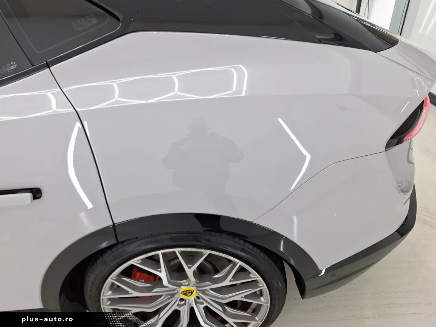 Lotus Eletre - Electric - Automatic - 612 hp - 37.821 km