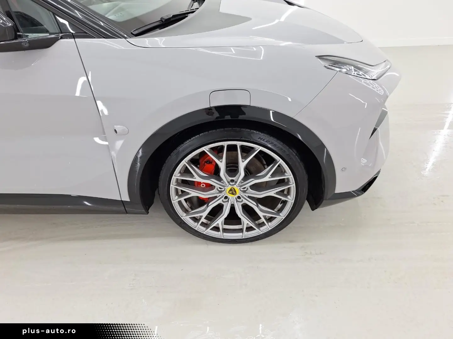 Lotus Eletre - Electric - Automatic - 612 hp - 37.821 km