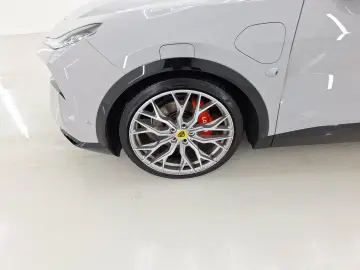 Lotus Eletre - Electric - Automatic - 612 hp - 37.821 km