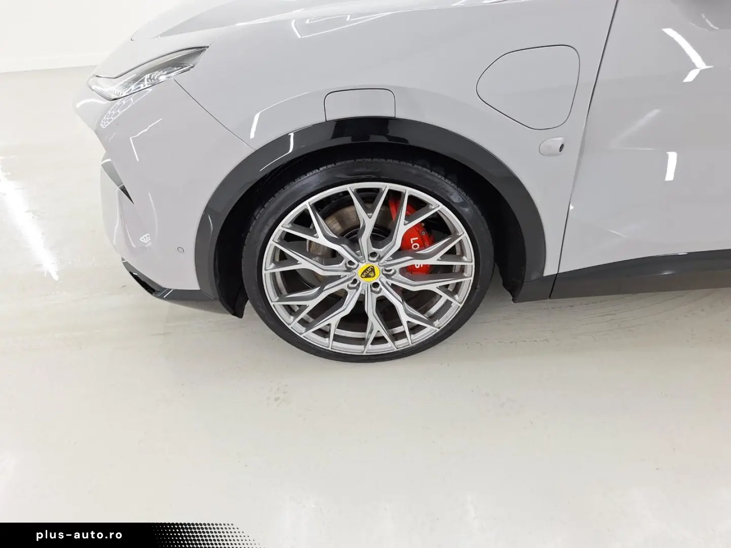 Lotus Eletre - Electric - Automatic - 612 hp - 37.821 km