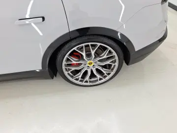 Lotus Eletre - Electric - Automatic - 612 hp - 37.821 km