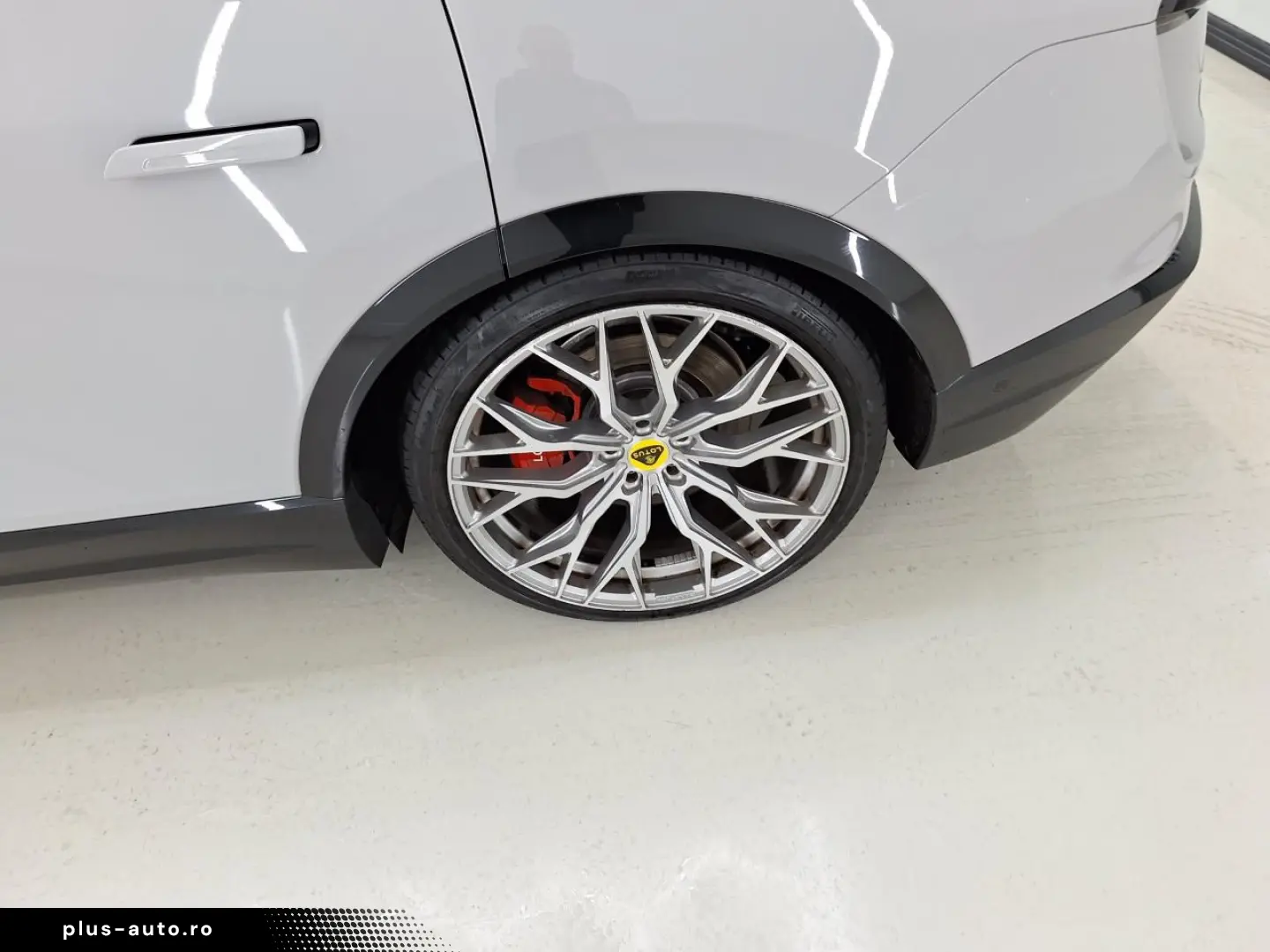 Lotus Eletre - Electric - Automatic - 612 hp - 37.821 km