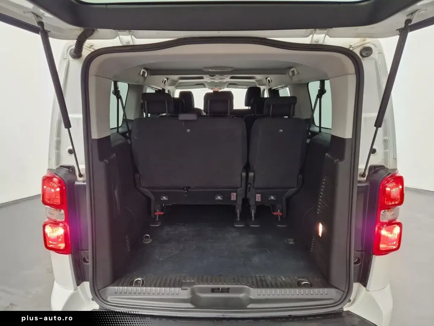 2022 Jumpy 9 locuri automata  XL lunga 5.30mCumpRoLeas TVA