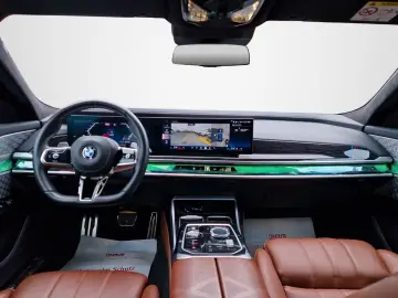 BMW 740 d xDrive M Sport TV HUD AHK B&W PANO