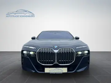 BMW 740 d xDrive M Sport TV HUD AHK B&W PANO