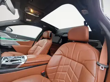 BMW 740 d xDrive M Sport TV HUD AHK B&W PANO