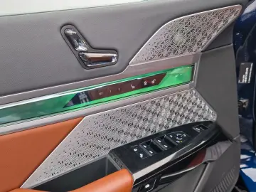 BMW 740 d xDrive M Sport TV HUD AHK B&W PANO