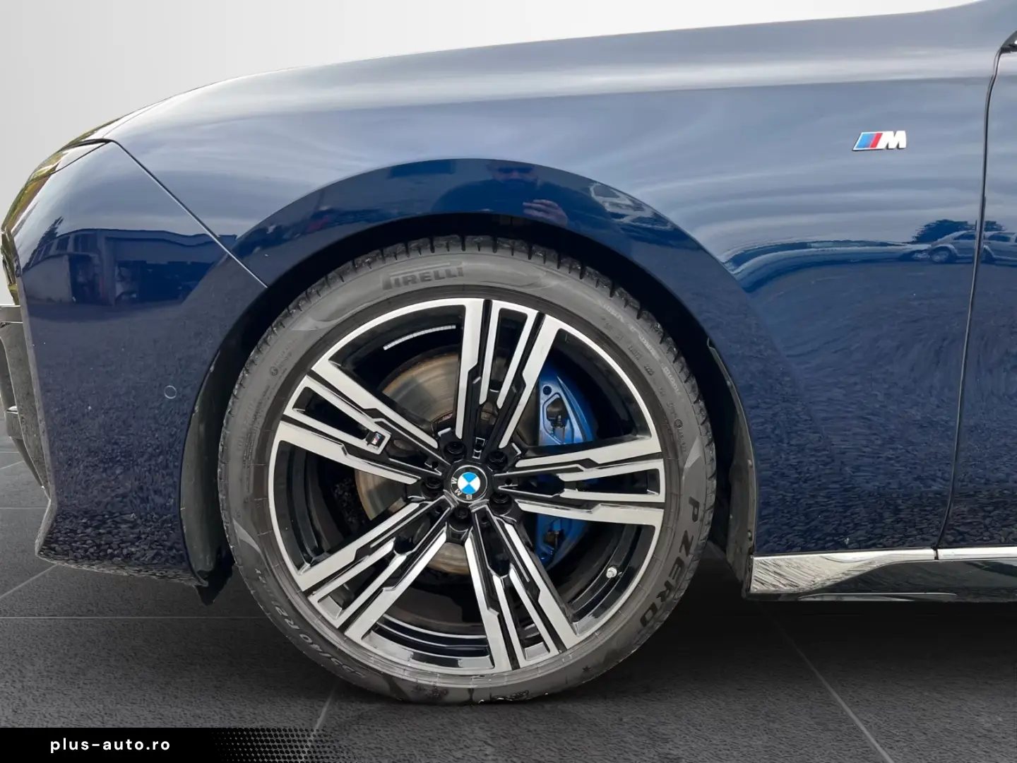 BMW 740 d xDrive M Sport TV HUD AHK B&W PANO