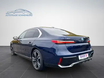 BMW 740 d xDrive M Sport TV HUD AHK B&W PANO