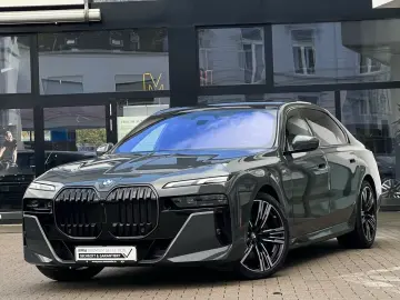 BMW 740d xDrive M Sport Pro SkyPano DA PA Prof B&W