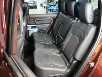 Land Rover Defender D300 130 FIRST-EDITION TOW