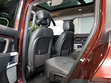 Land Rover Defender D300 130 FIRST-EDITION TOW