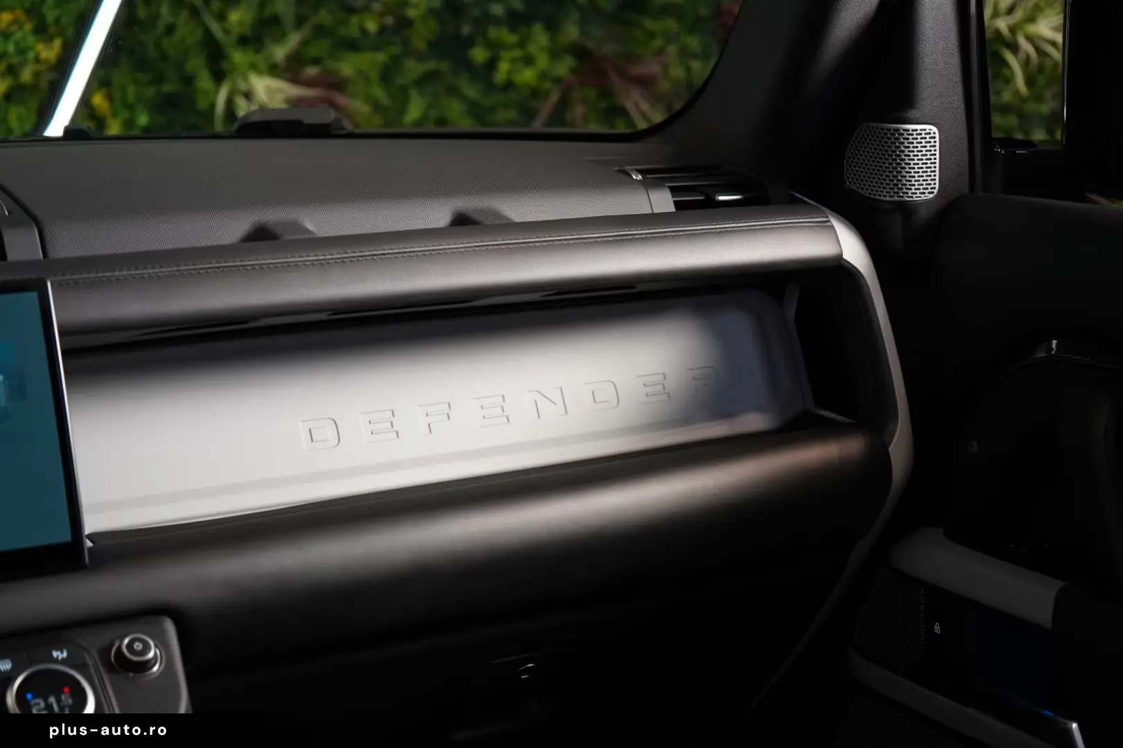 Land Rover Defender D300 130 FIRST-EDITION TOW