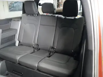 Land Rover Defender D300 130 FIRST-EDITION TOW