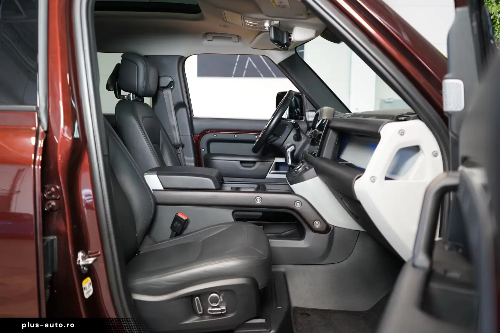 Land Rover Defender D300 130 FIRST-EDITION TOW