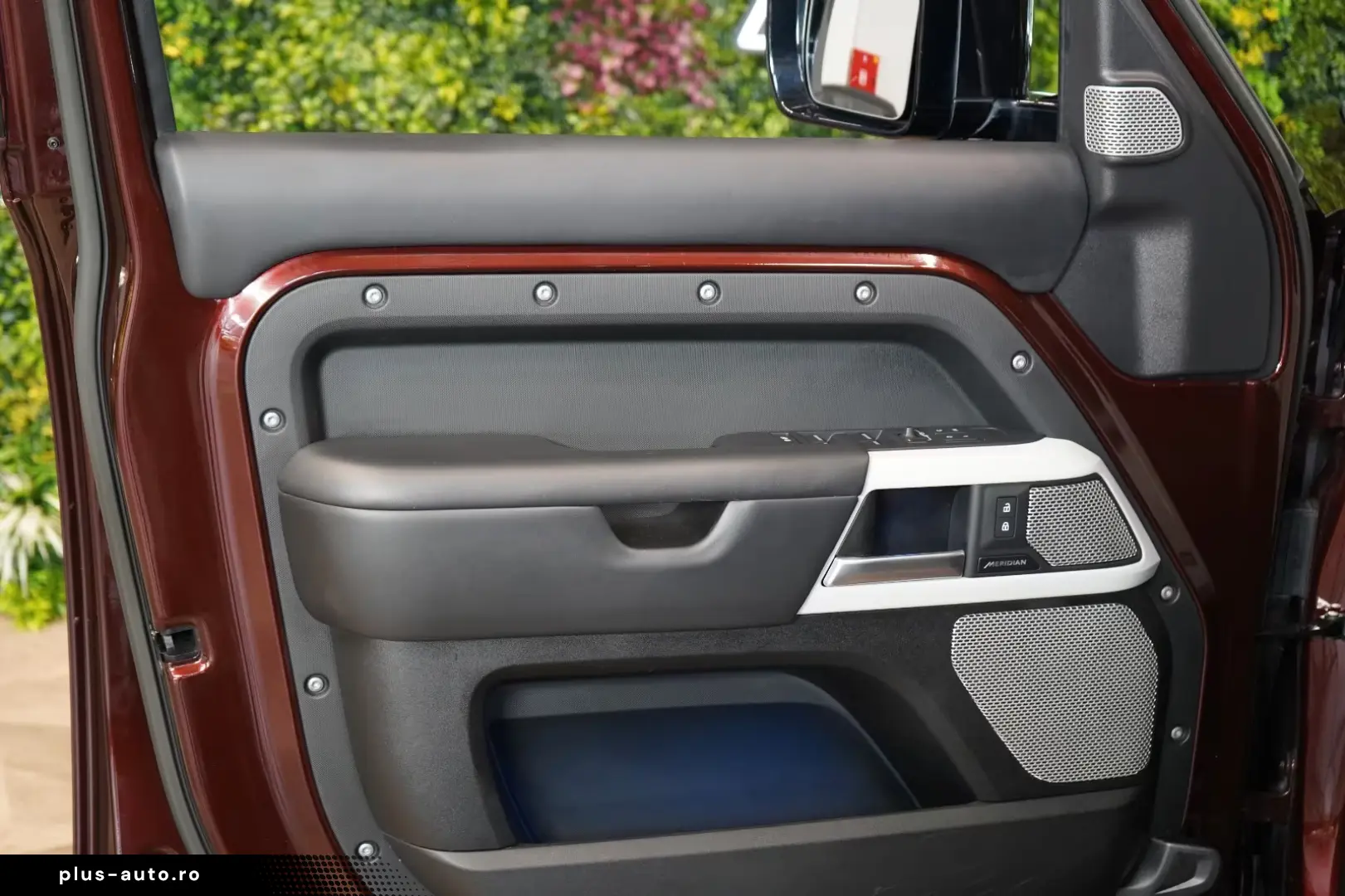 Land Rover Defender D300 130 FIRST-EDITION TOW