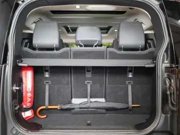 Land Rover Defender D300 130 FIRST-EDITION TOW