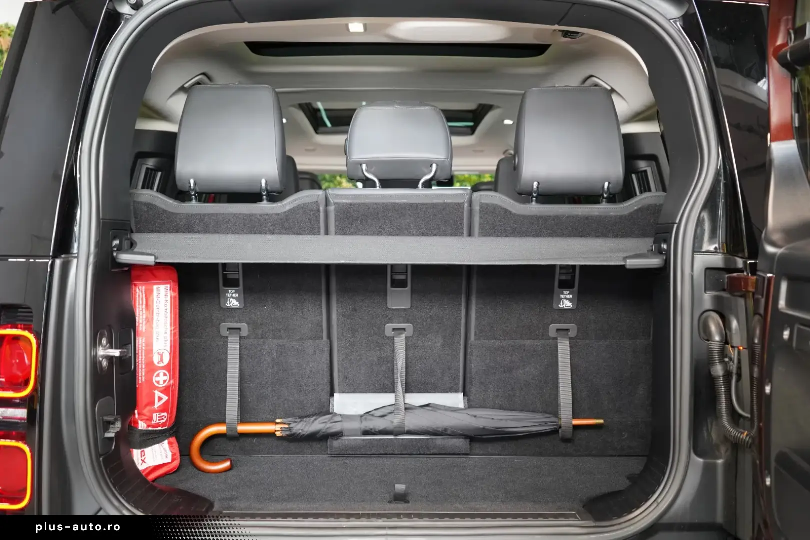 Land Rover Defender D300 130 FIRST-EDITION TOW