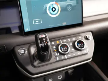 Land Rover Defender D300 130 FIRST-EDITION TOW