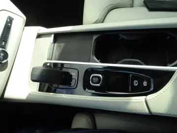 Volvo XC 90 Plus Dark Hyb AWD 360  Pano AHK Acc HeadUp