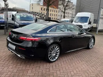 MERCEDES-BENZ E 300 Coupe 9G 2X AMG LINE PANORAMA MB…