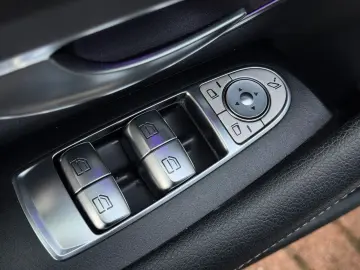 MERCEDES-BENZ E 300 Coupe 9G 2X AMG LINE PANORAMA MB…