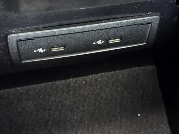 MERCEDES-BENZ E 300 Coupe 9G 2X AMG LINE PANORAMA MB…