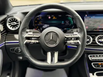 MERCEDES-BENZ E 300 Coupé AMGLine Burmester Kessy 1.…