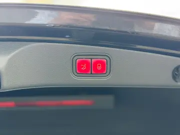 MERCEDES-BENZ E 300 Coupé AMGLine Burmester Kessy 1.…