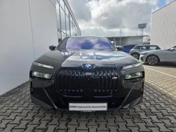BMW M760 e xDrive Limousine Luftfederung AD Niveau N
