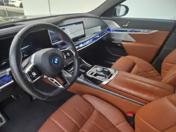 BMW M760 e xDrive Limousine Luftfederung AD Niveau N