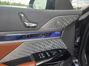 BMW M760 e xDrive Limousine Luftfederung AD Niveau N