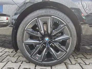 BMW M760 e xDrive Limousine Luftfederung AD Niveau N