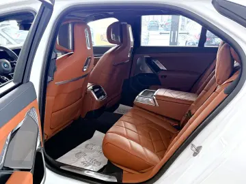 BMW M760e xDrive  Vollausstattung FULL Unfallfrei