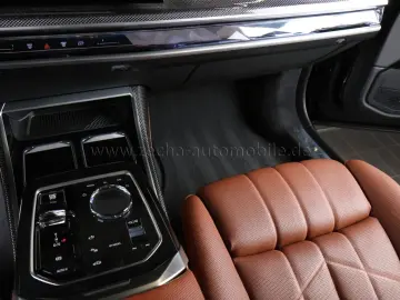 BMW M760 e xDr.ExecLounge.AHK.PanoSkyLounge.FondEnt.