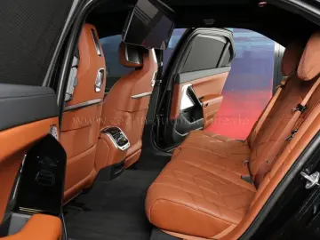 BMW M760 e xDr.ExecLounge.AHK.PanoSkyLounge.FondEnt.